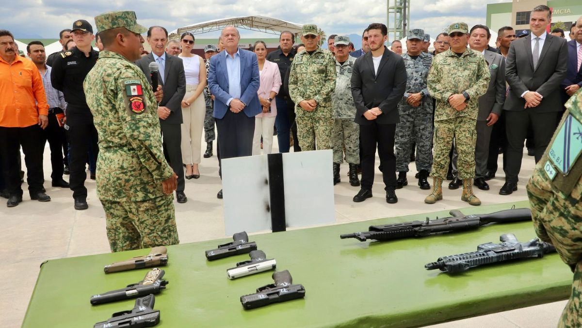 El mandatario atestiguó la destrucción de las armas. Roberto Alanís