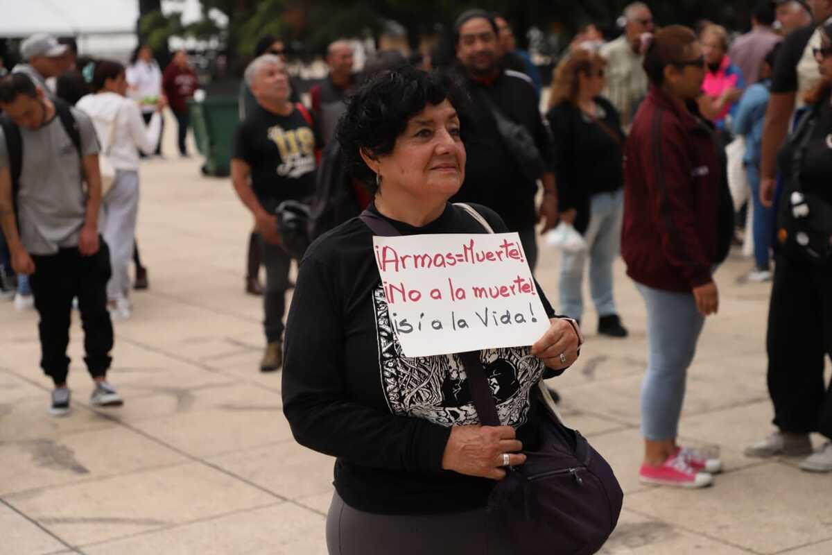 Mitin de sobrevivientes de la violencia armada en el Monumento a la Revolución. | Foto: Octavio Hoyos.