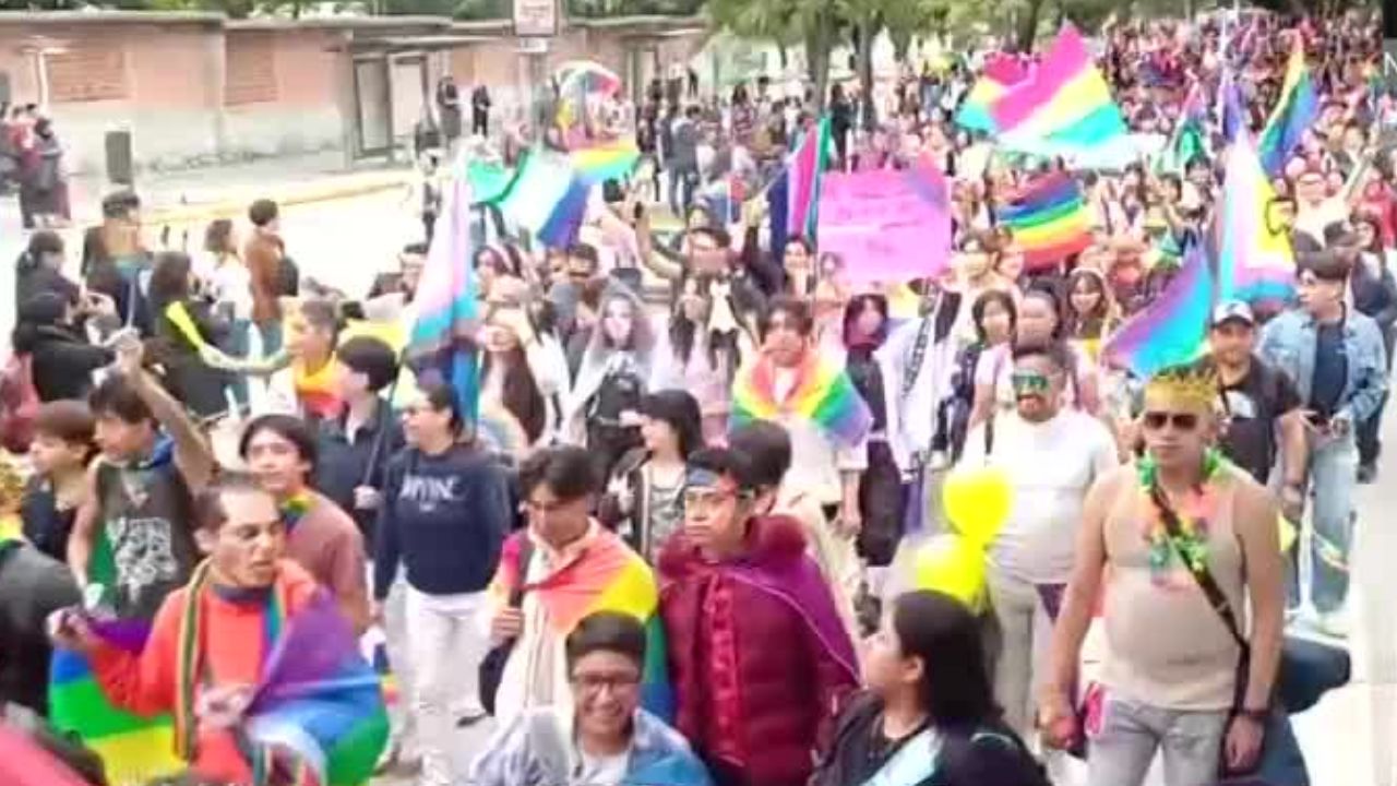 En Puebla, realizan marcha LGBTQ+ en honor a Ociel Baena