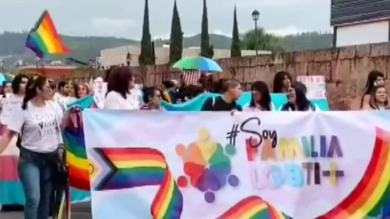 Realizan Marcha del Orgullo LGBTIQ+ en Michoacán