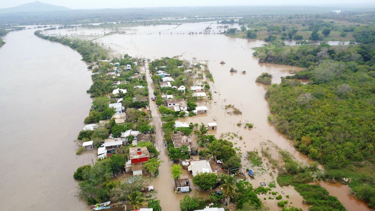 Alerta gris en el norte de Veracruz; comunidades bajo el agua. Activan Plan DNIII