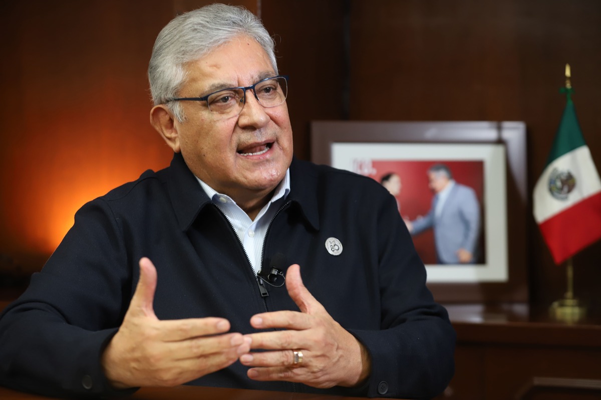 Alfonso Cepeda afirma que el SNTE está recuperando su bilateralidad. | Foto: Jesús Quintanar.