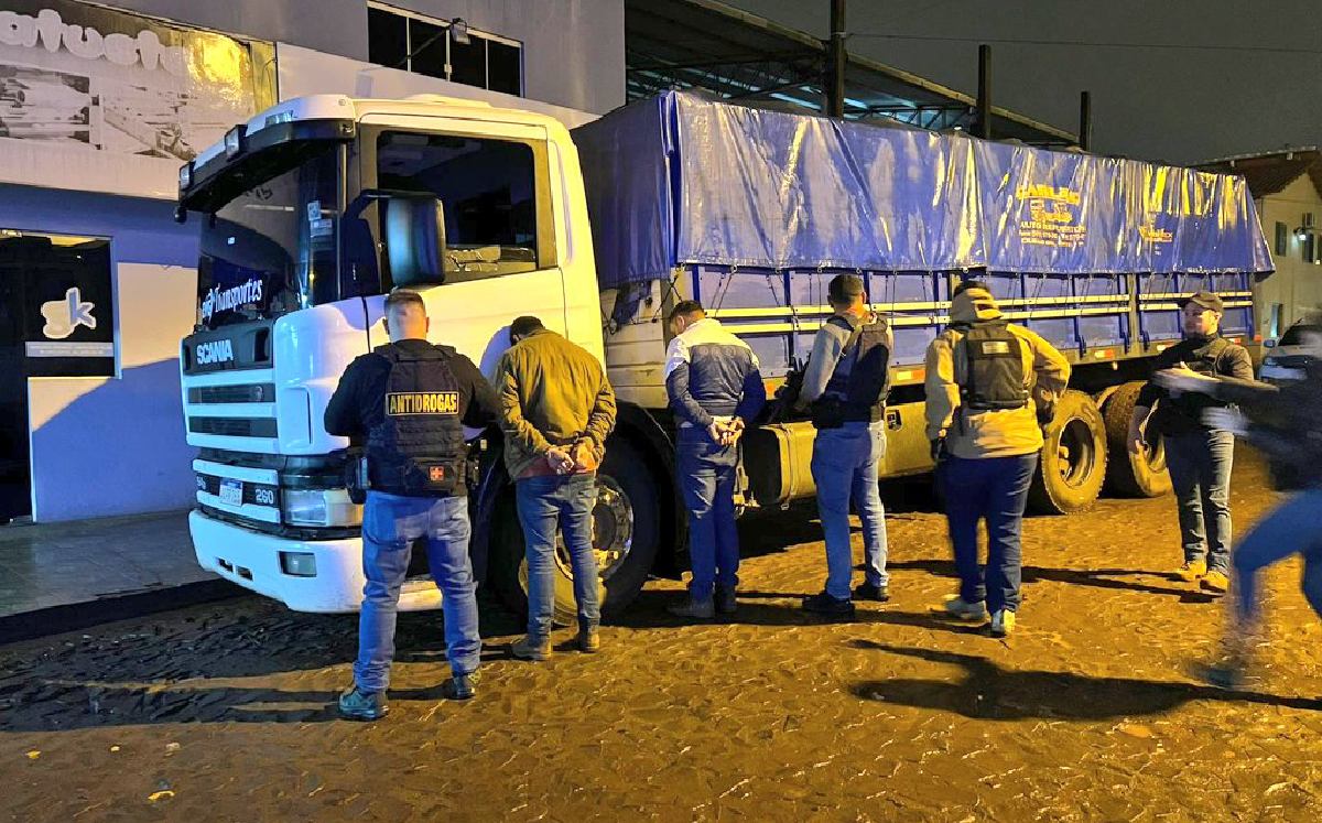 Aseguran un camión con mariguana en Paraguay | X