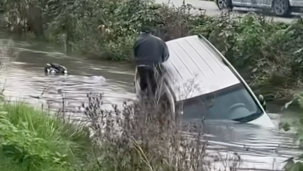 Elementos de emergencias brindaron atención al accidente ocurrido en el arroyo en San Marcos. Foto: (Especial)