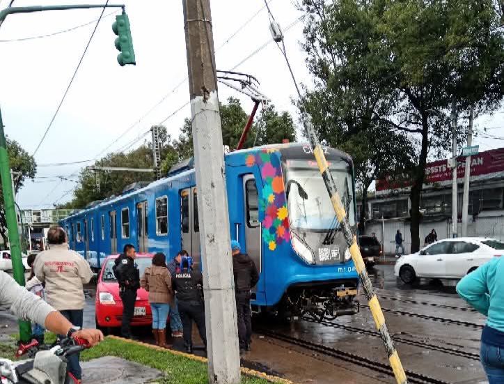 El personal del STE informó que en este accidente vial no hubo personas lesionadas. | Especial