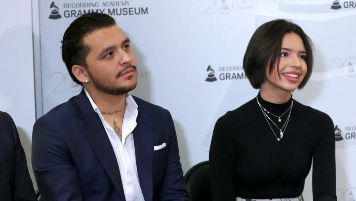 Acusan a Ángela Aguilar de pellizcar a Christian Nodal | Especial