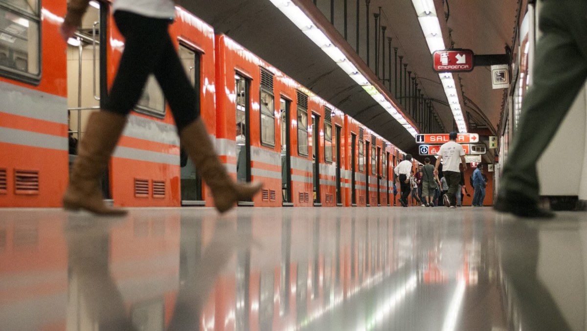 Imagen referencial del Metro Refinería de la Línea 7 | Cuartoscuro