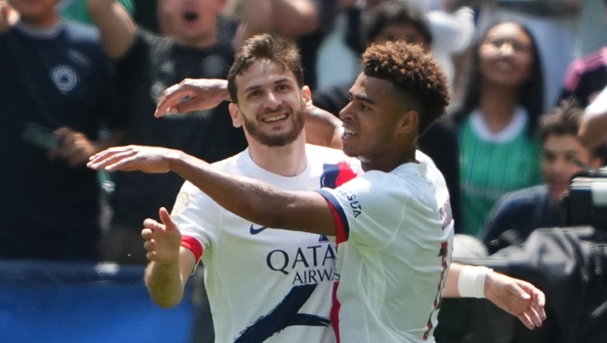 El jugador del PSG, Khvicha Kvaratskhelia marca el gol 100 en el Mundial de Clubes 2025 (AP)
