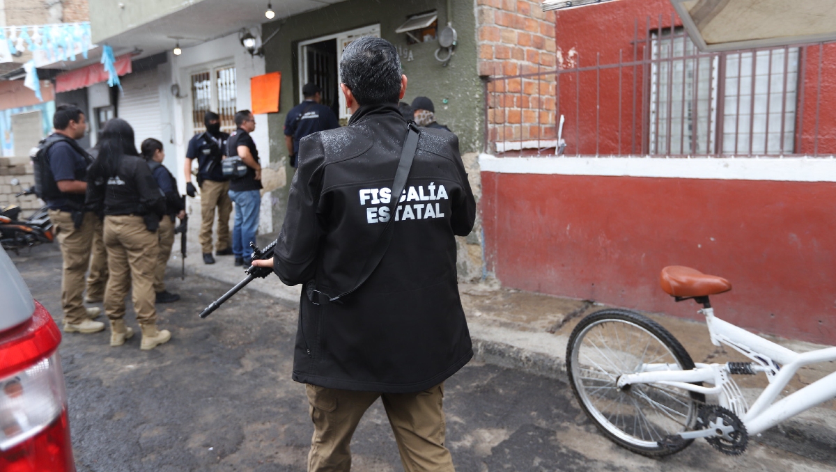 Personal de la Fiscalía de Jalisco llevó a cabo el operativo (Foto: Cortesía)