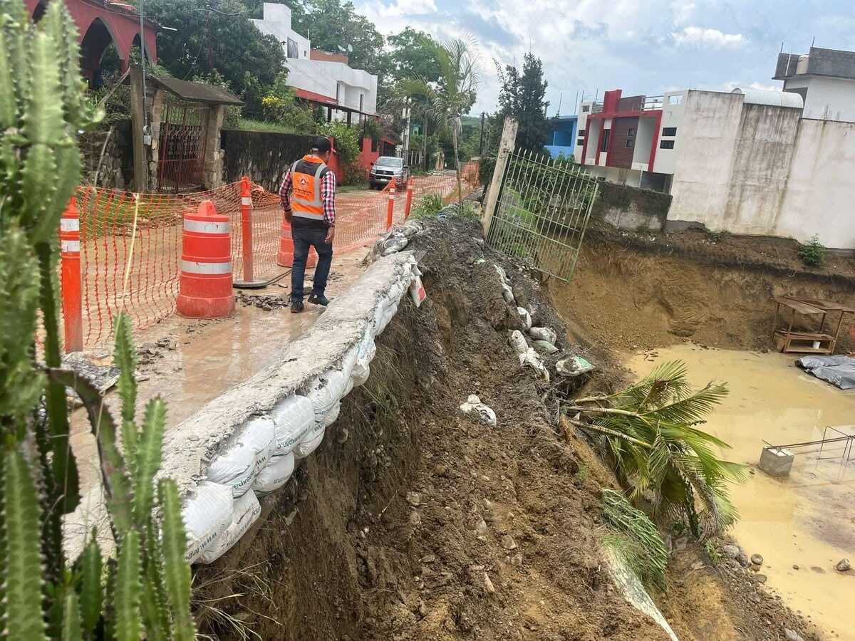 Continúan inundaciones y encharcamientos por lluvias.