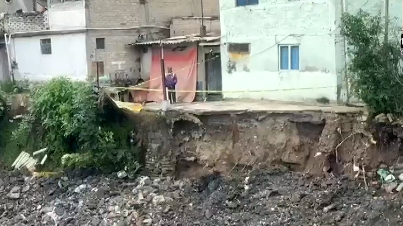 Continúan las labores de limpieza y desazolve en el Río Verde en Naucalpan