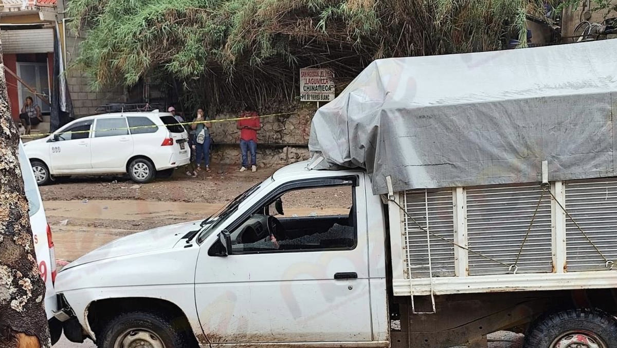 Tras las detonaciones, los padres de familia se llevaron a sus hijos del lugar.  | Especial