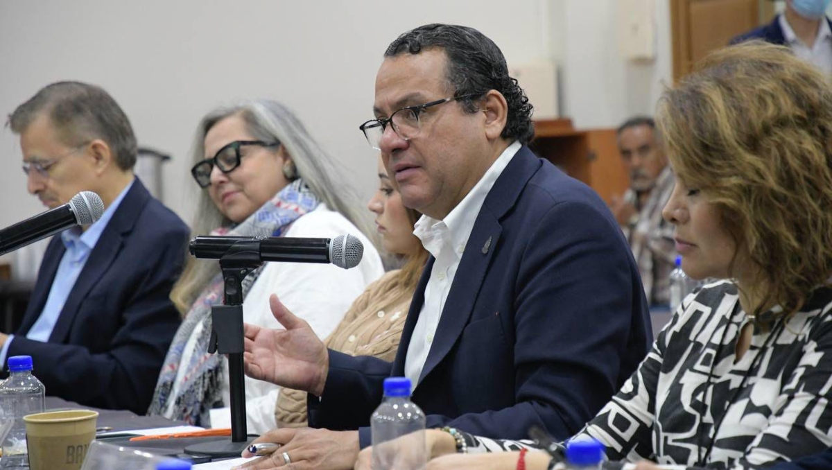 El diputado José Luis Tostado Bastidas fue uno de los moderadores de la mesa de trabajo (Foto: Cortesía)