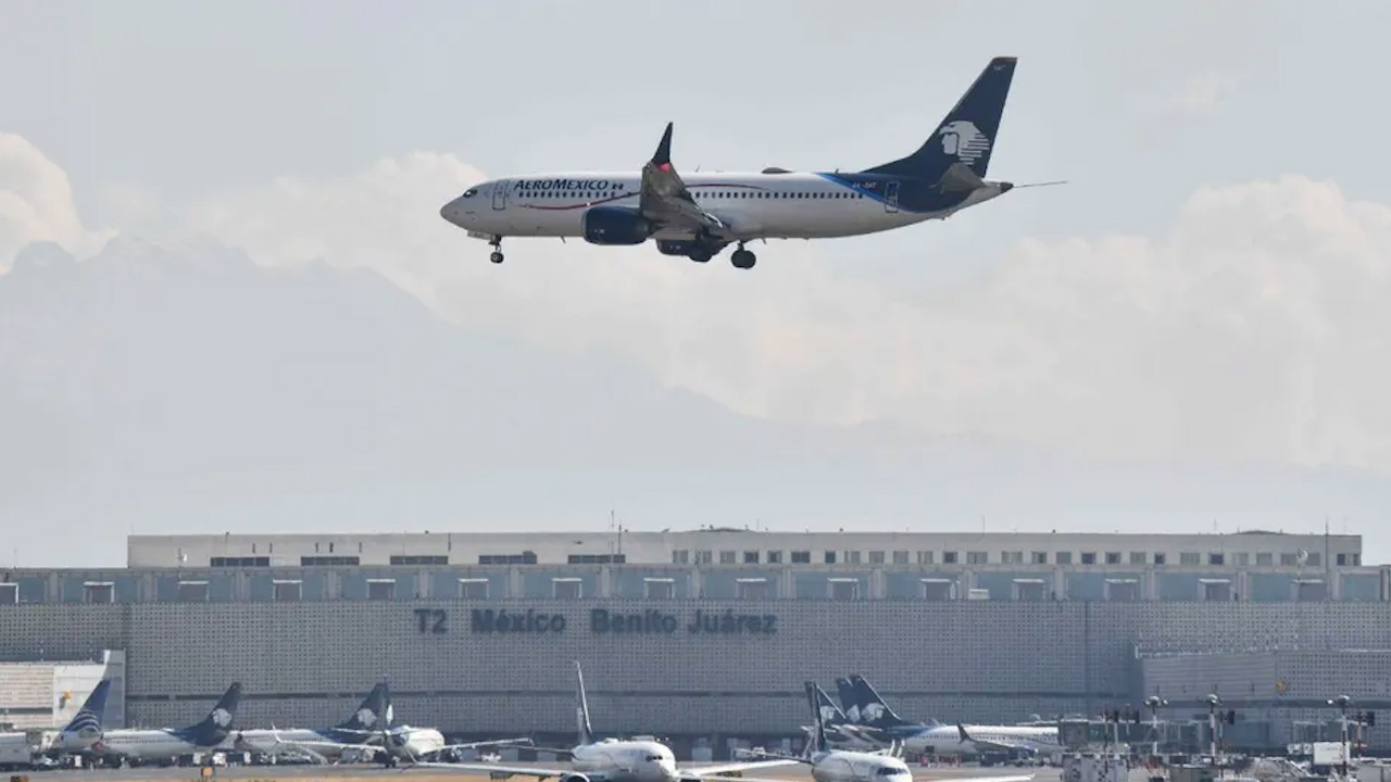 Firman acuerdo de transferencia de seis aeropuertos del GACM al AICM