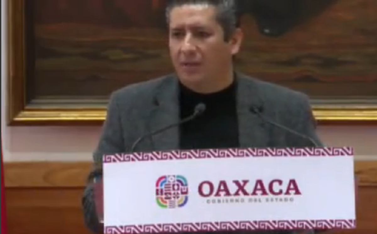 Fiscal General de Justicia, Bernardo Rodríguez Alamilla, durante la conferencia de prensa. | Especial