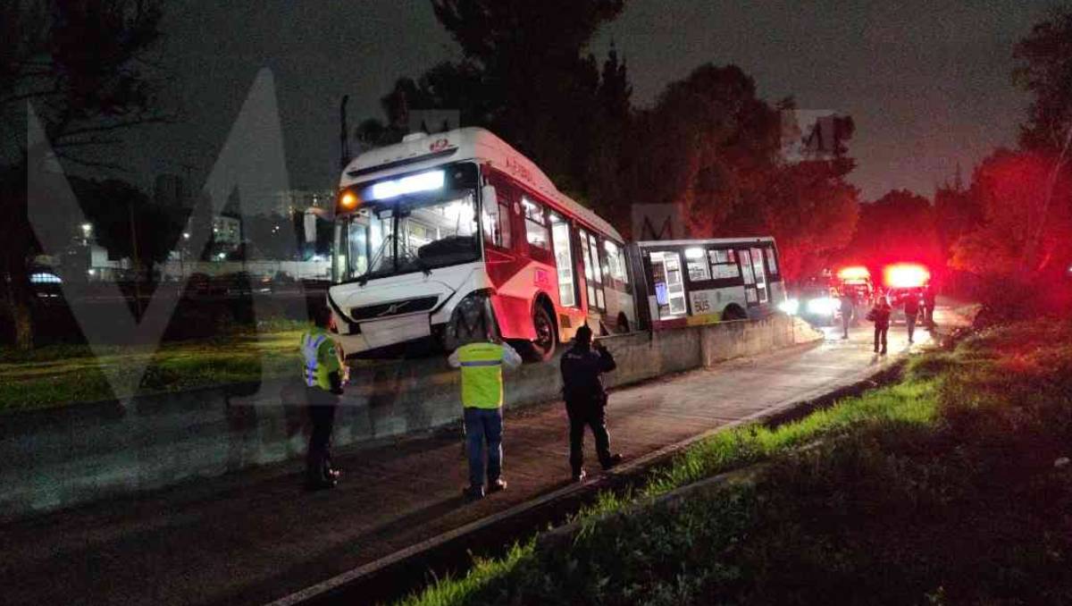 Unidad del Mexibús de la Línea 4 sufre accidente a la altura de la  autopista México-Pachuca.| Especial