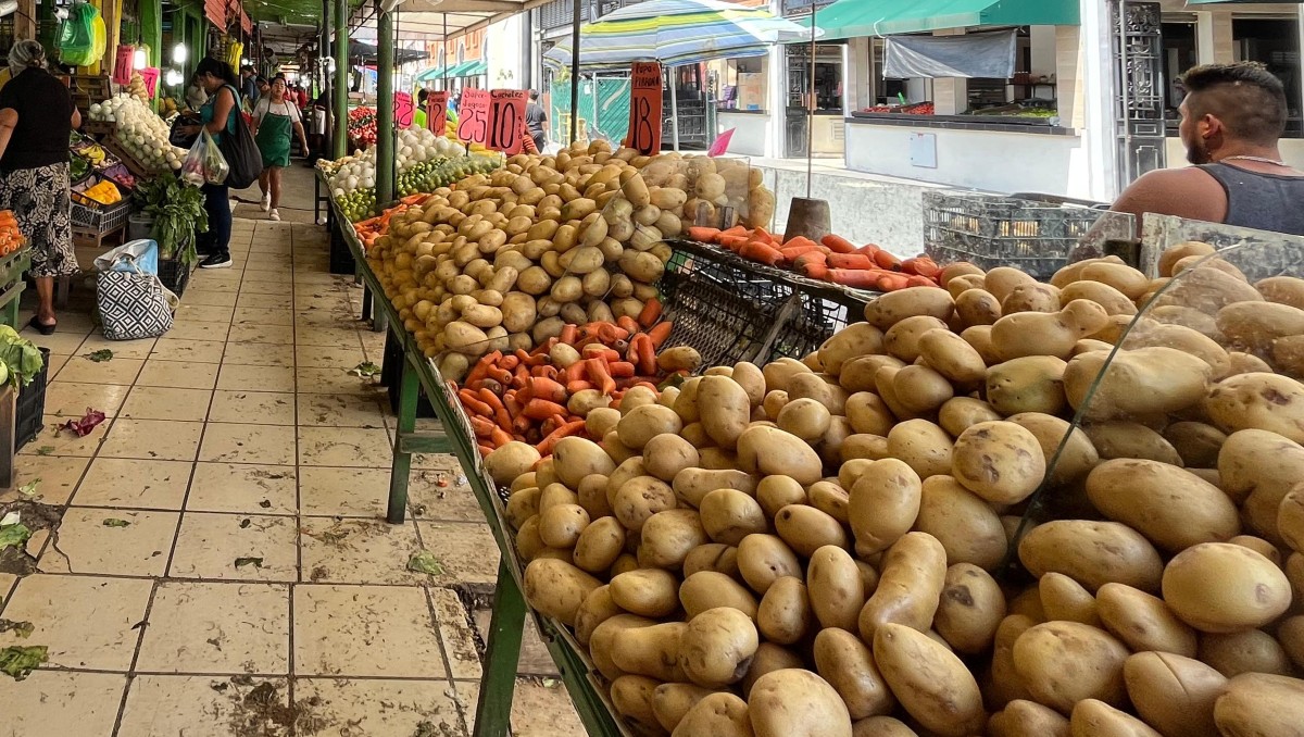 Venta de verduras en el mercado de Tampico. (Yazmín Sánchez)