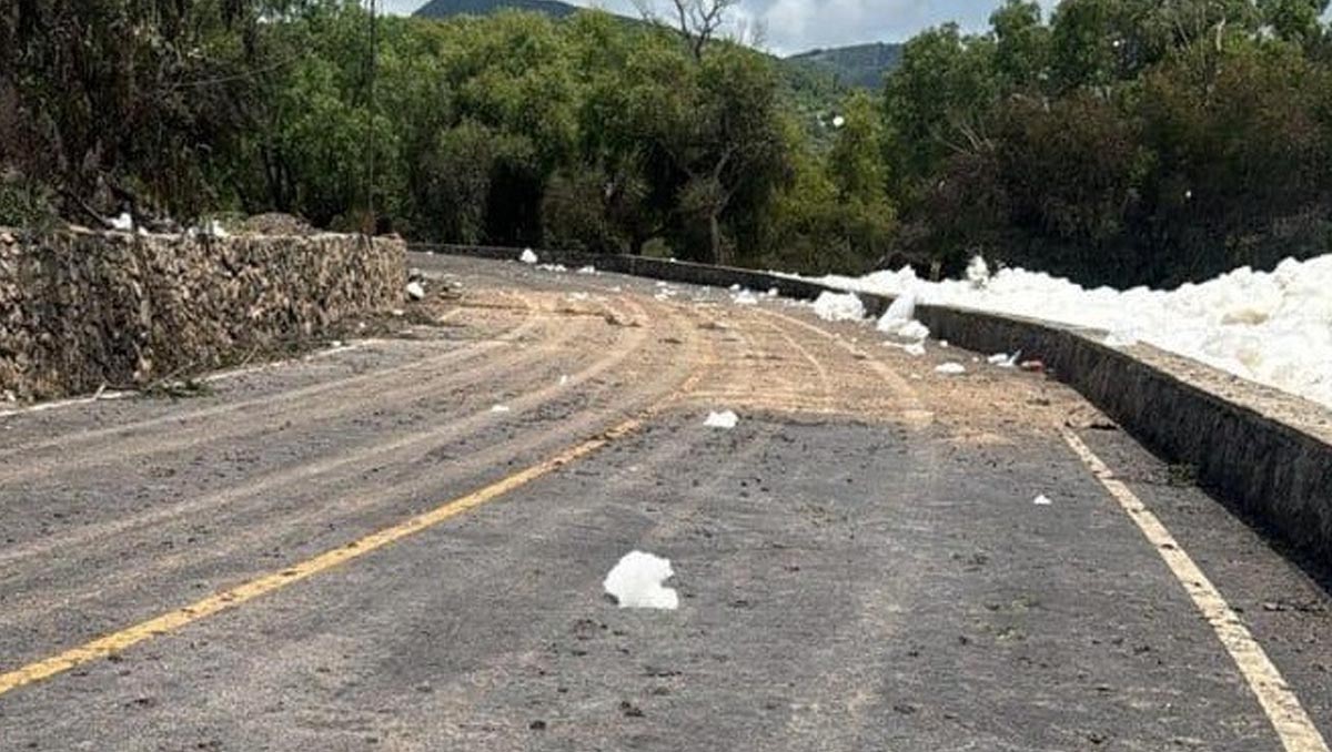 La carretera Alfajayucan–Chilcuautla fue reabierta tras el retiro de espuma tóxica.