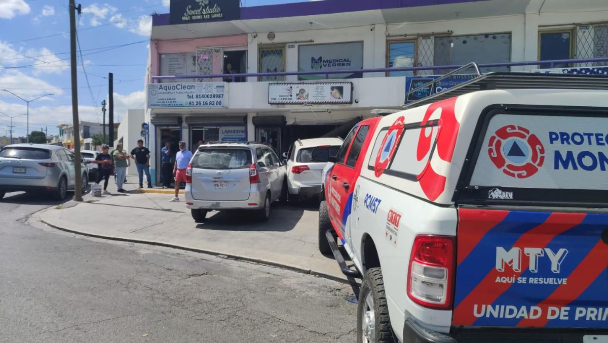 El choque se registró sobre la avenida San José en la colonia Cedros. / Miranda Arias