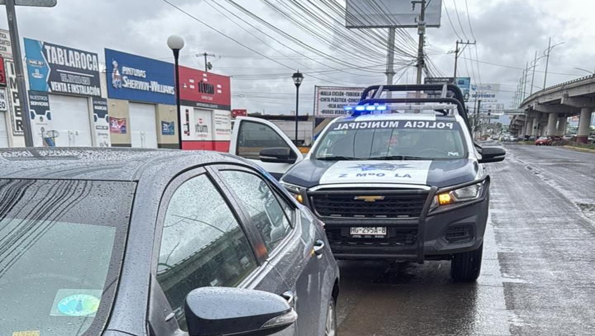 Conductor fue infraccionado por la policía municipal de Zempoala en la carretera México-Pachuca. (Cortesía)