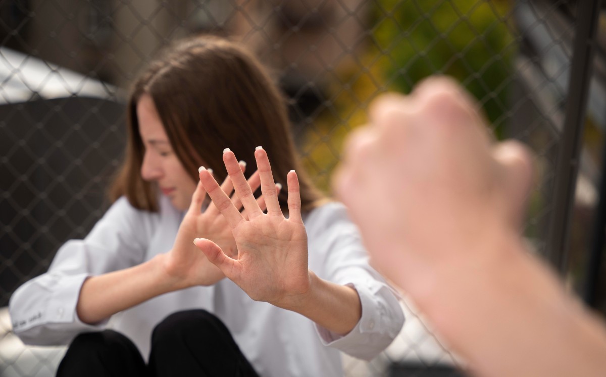 Hay muchos casos en el cual las mujeres pueden prevenir delitos. | Freepik