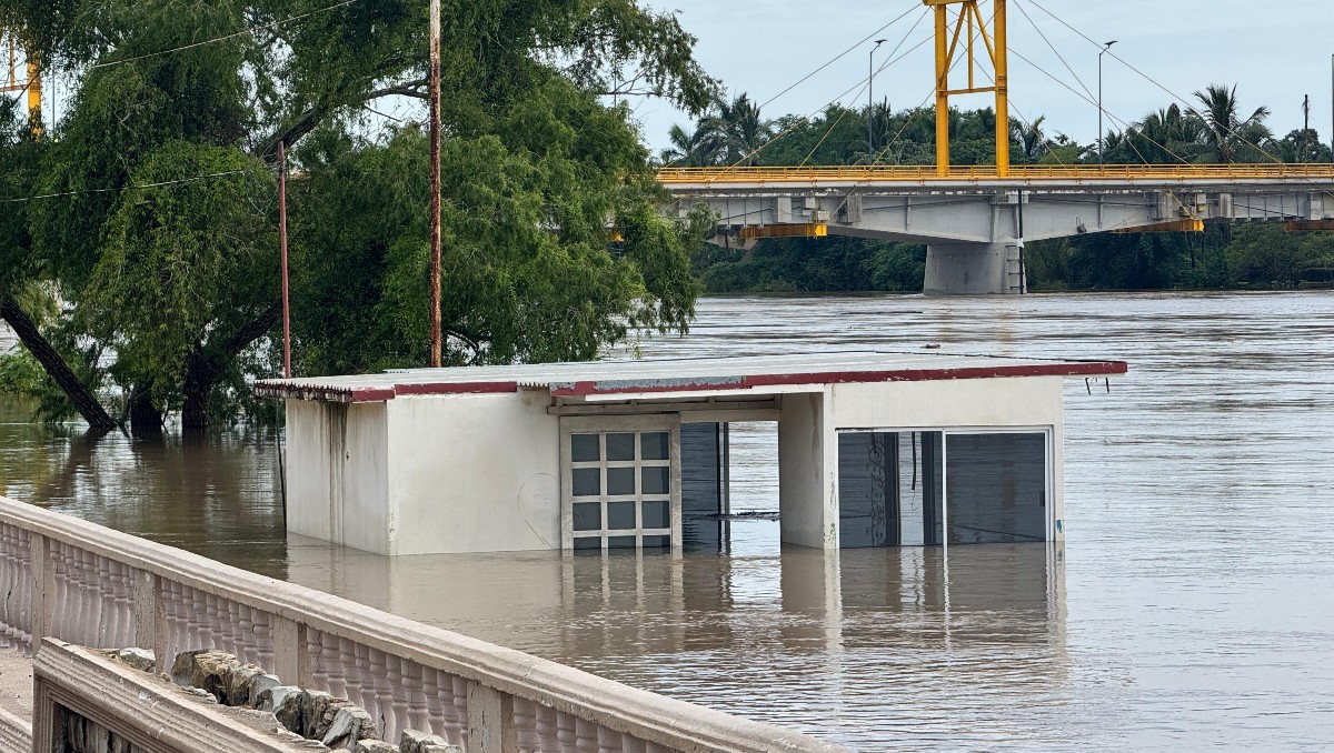 Malecón Agustín Lara tras lluvias. (Mario Juárez)