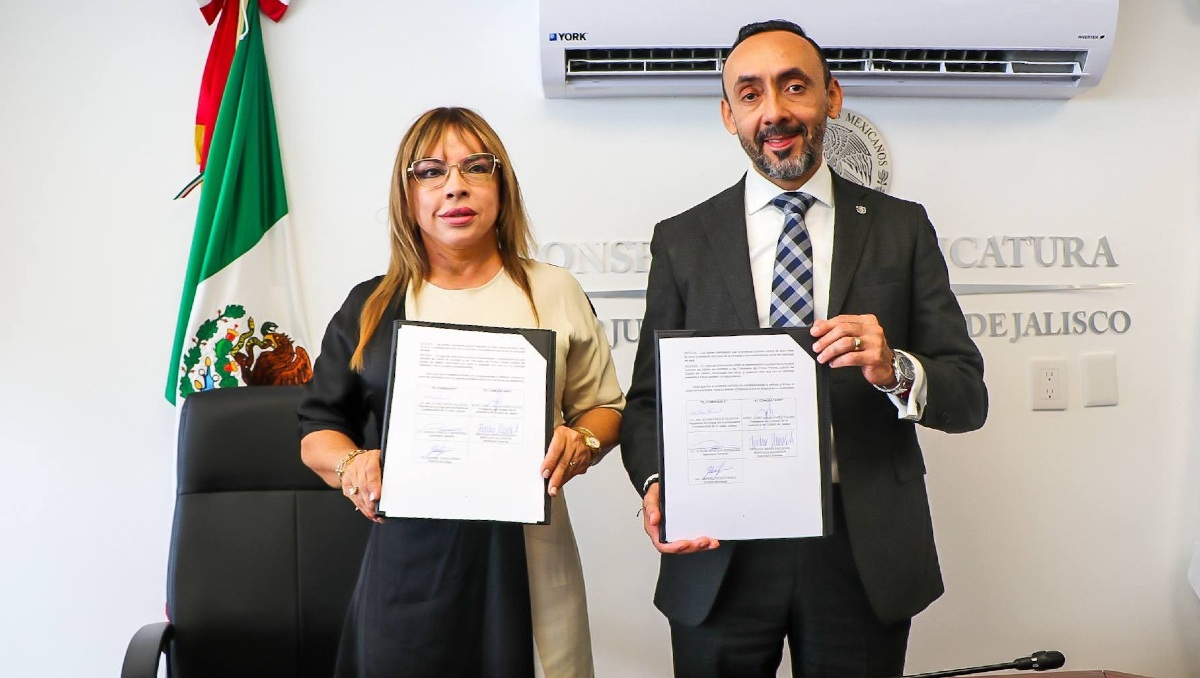 "Nena" Farías y José Luis Álvarez Pulido llevaron a cabo la firma del convenio colaborativo (Foto: Facebook)