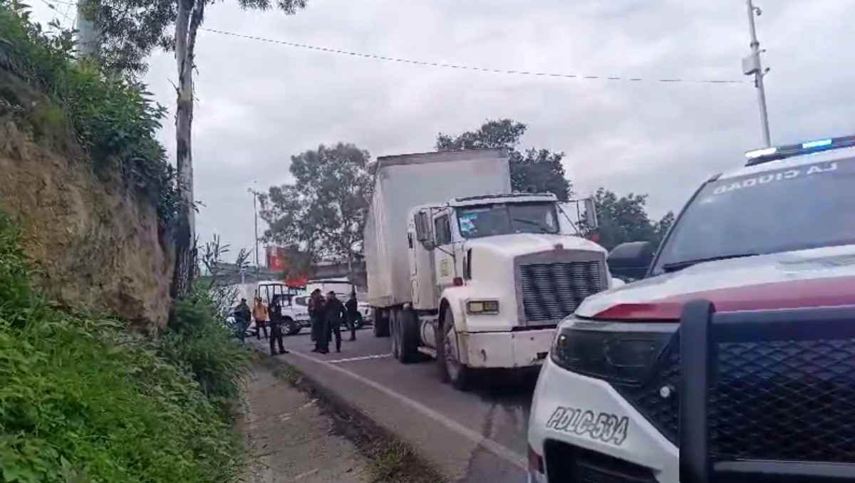 Con persecución y operativo logran asegurar tráiler robado en la autopista México-Puebla | Especial