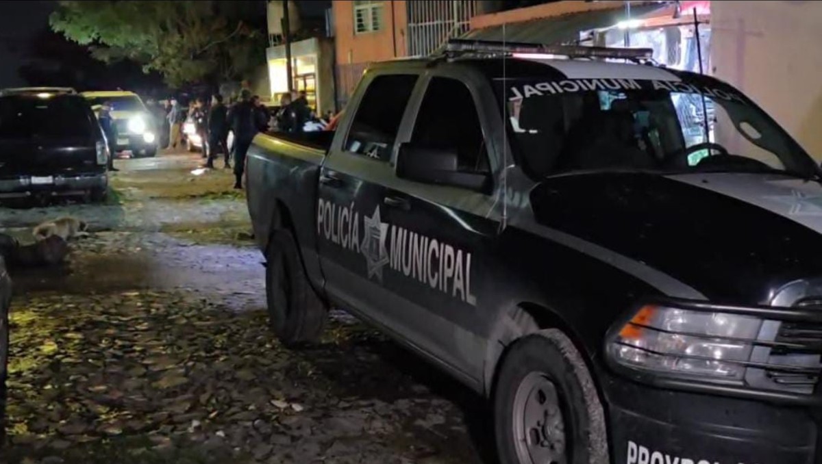 Policía municipal acudió al lugar del doble asesinato en Tlaquepaque (Vicente Torres Alfaro)