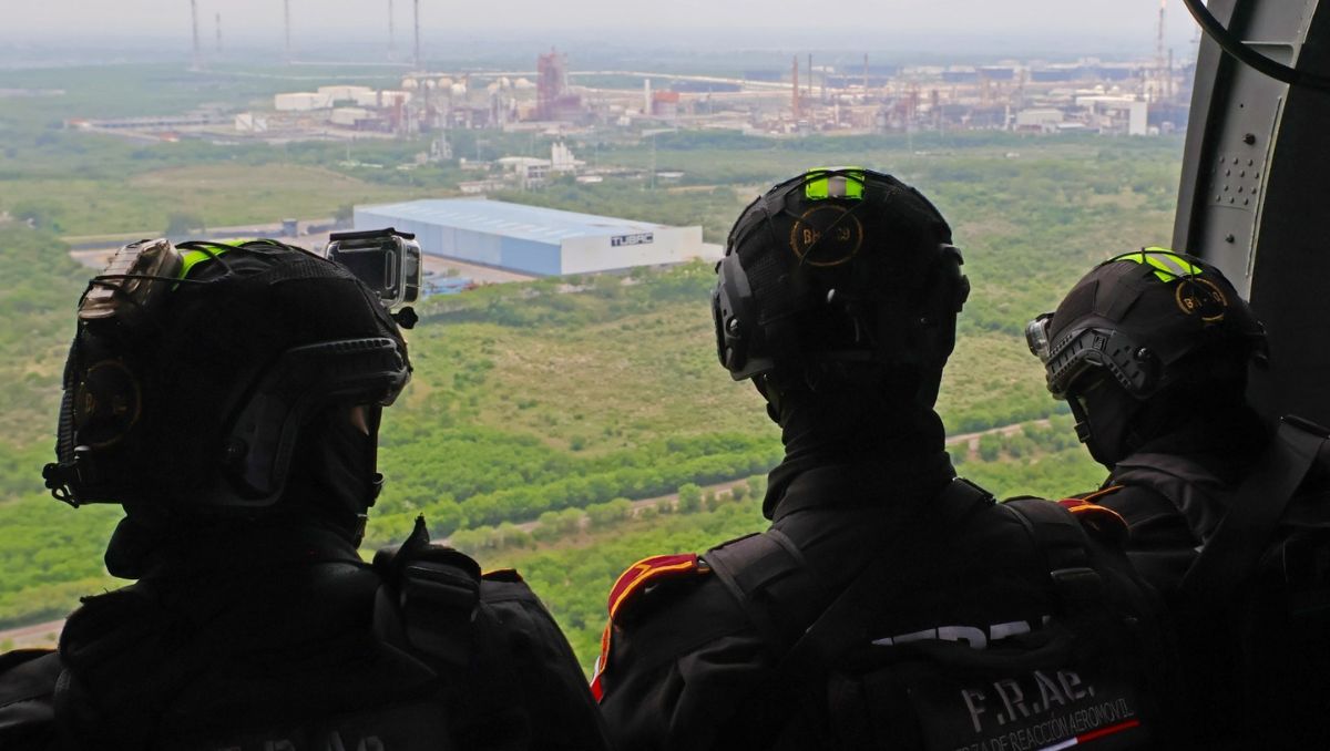 Los policías sobrevolaron ayer por la mañana la carretera que conduce a Tamaulipas y no reportaron ninguna anomalía. Especial