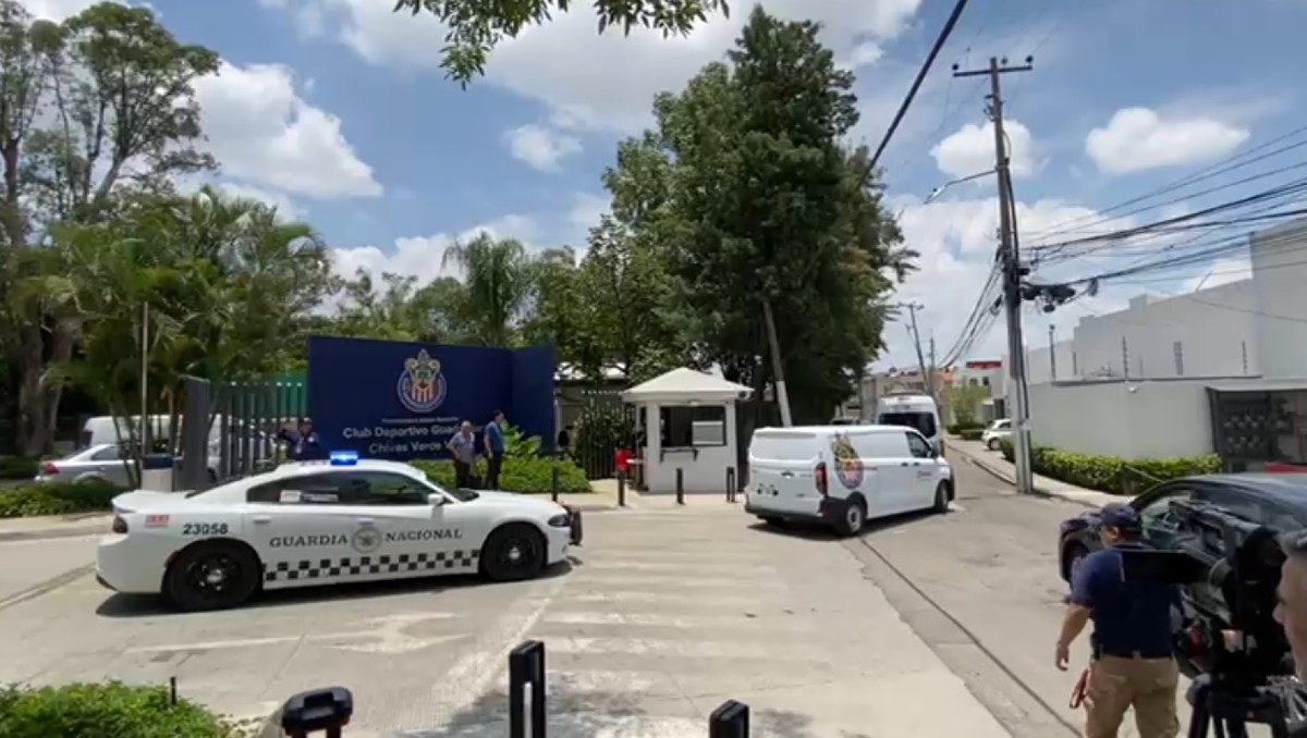 Chivas dejó Verde Valle con escolta de elementos federales (Alonso González)