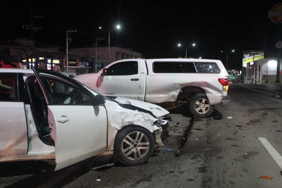 Choque múltiple en Avenida Hidalgo