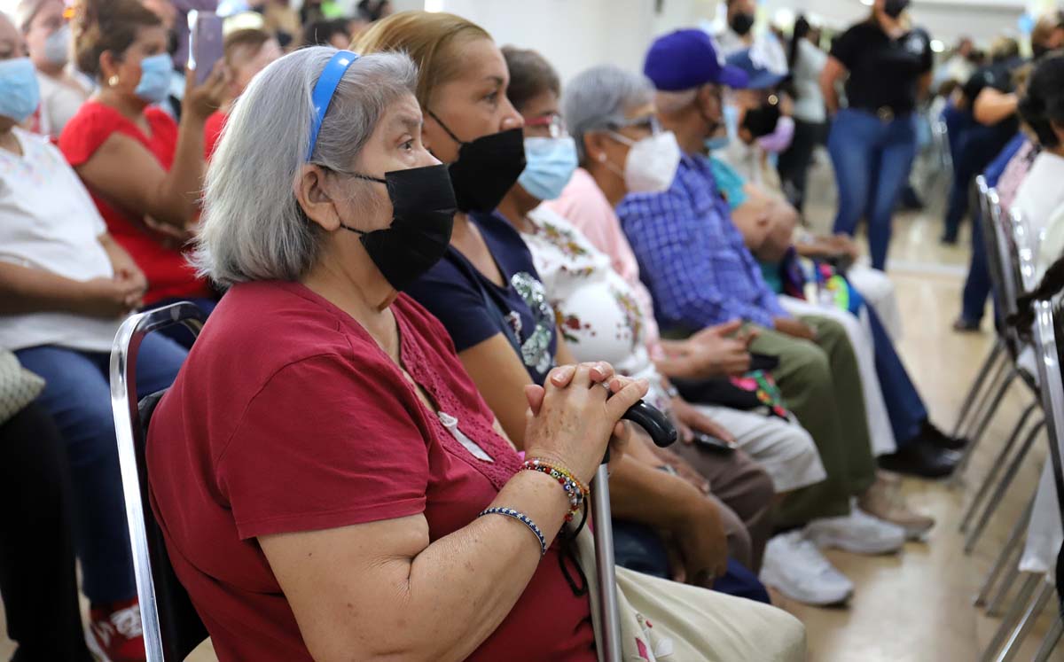 Coahuila entrega tarjetas de la salud. l Especial