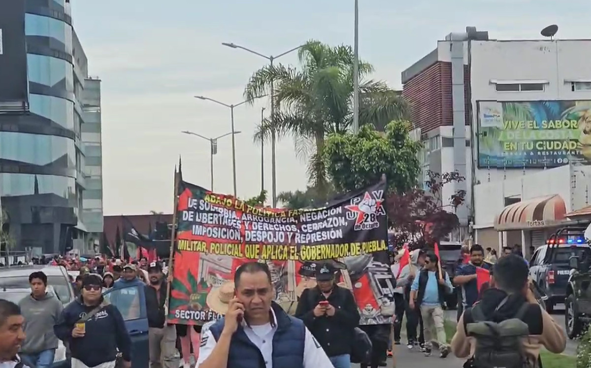 Manifestación de la 28 de Octubre en la Vía Atlixcáyotl | Especial