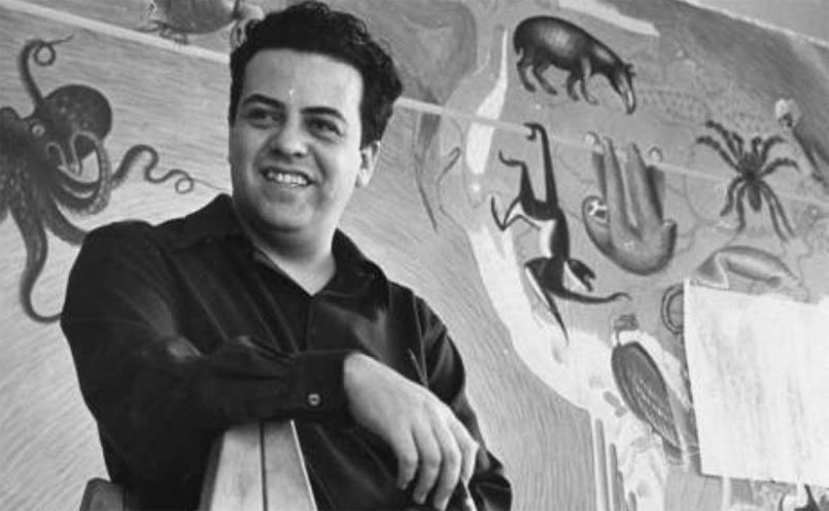 Miguel Covarrubias en 1938, mientras trabajaba en su obra 'Fauna and Flora of the Pacific'. (INBAL)