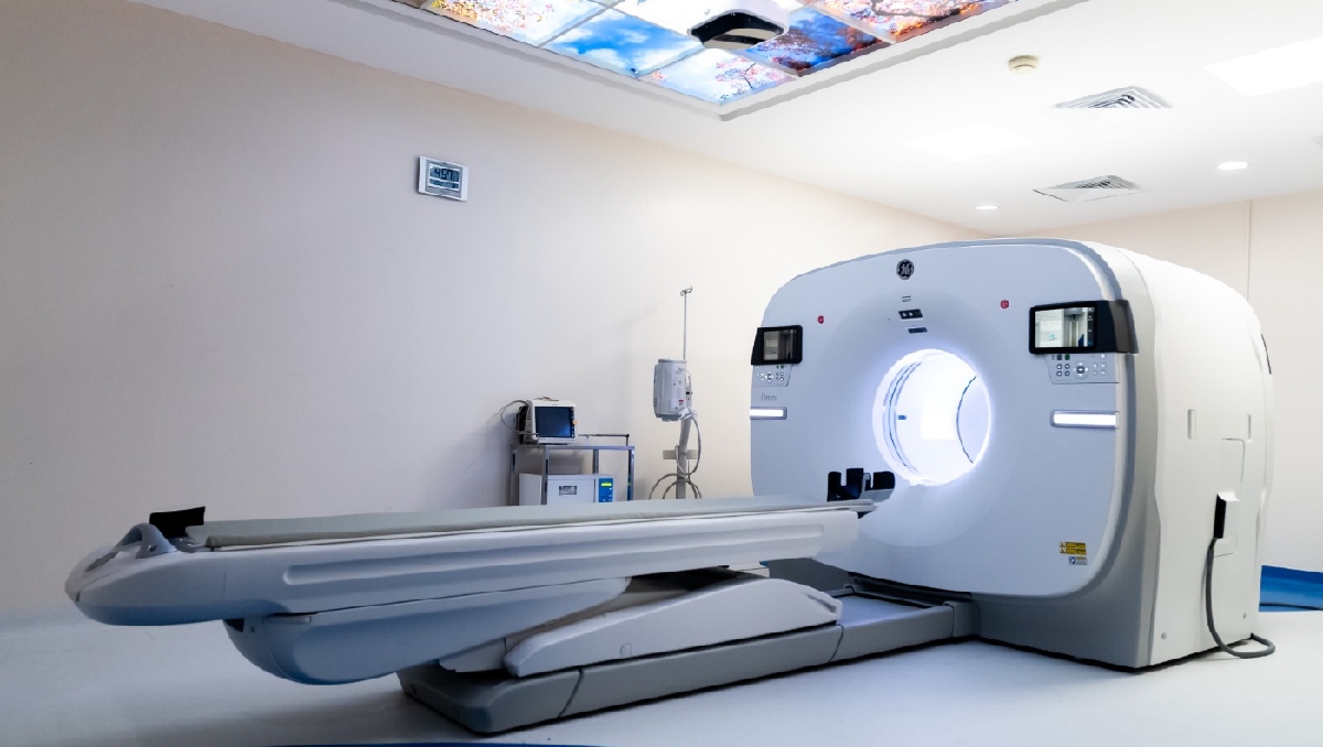 La tecnología del tomógrafo permite a los pacientes recibir menos dosis de radiación por toma. | Especial