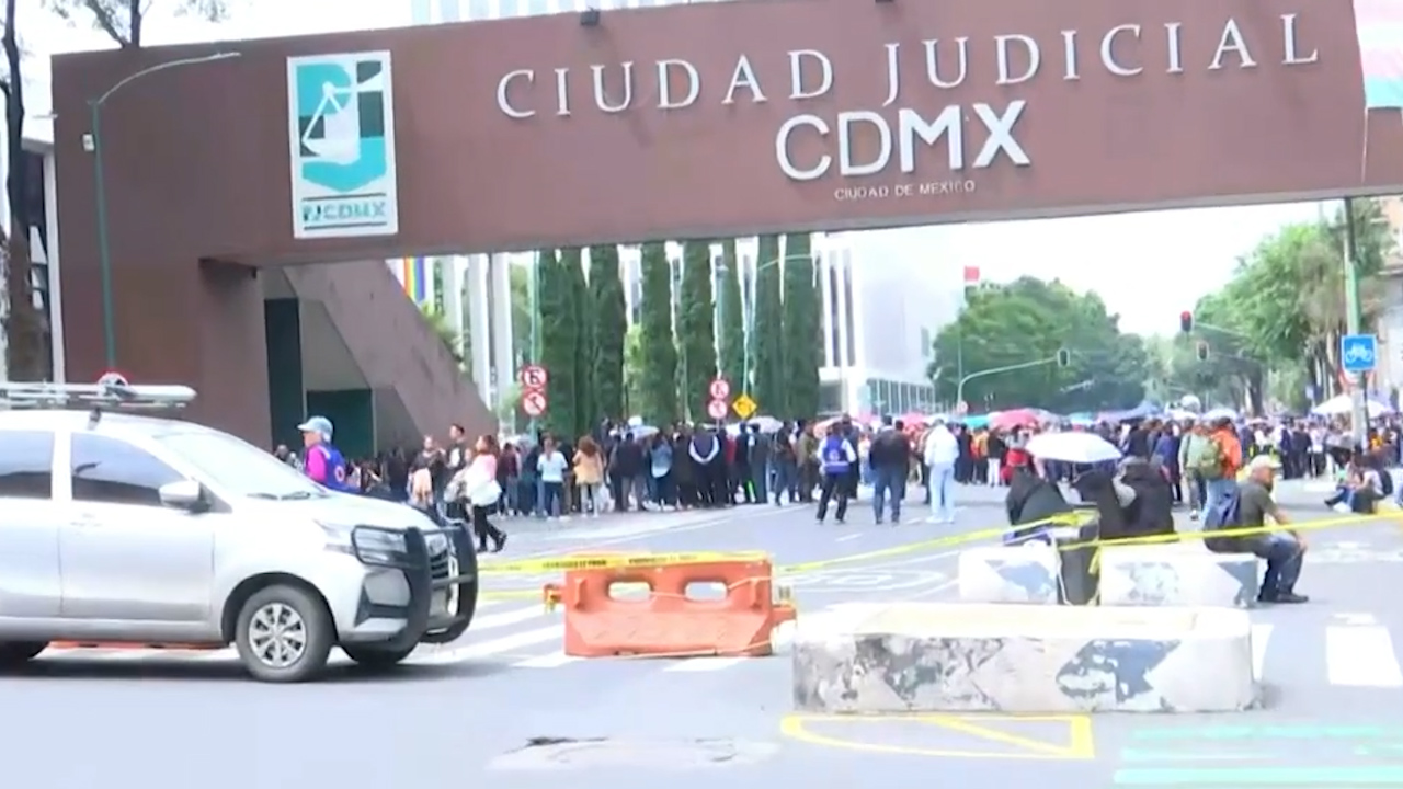 Integrantes del Poder Judicial realizan una manifestación en la alcaldía Cuauhtémoc, CdMx