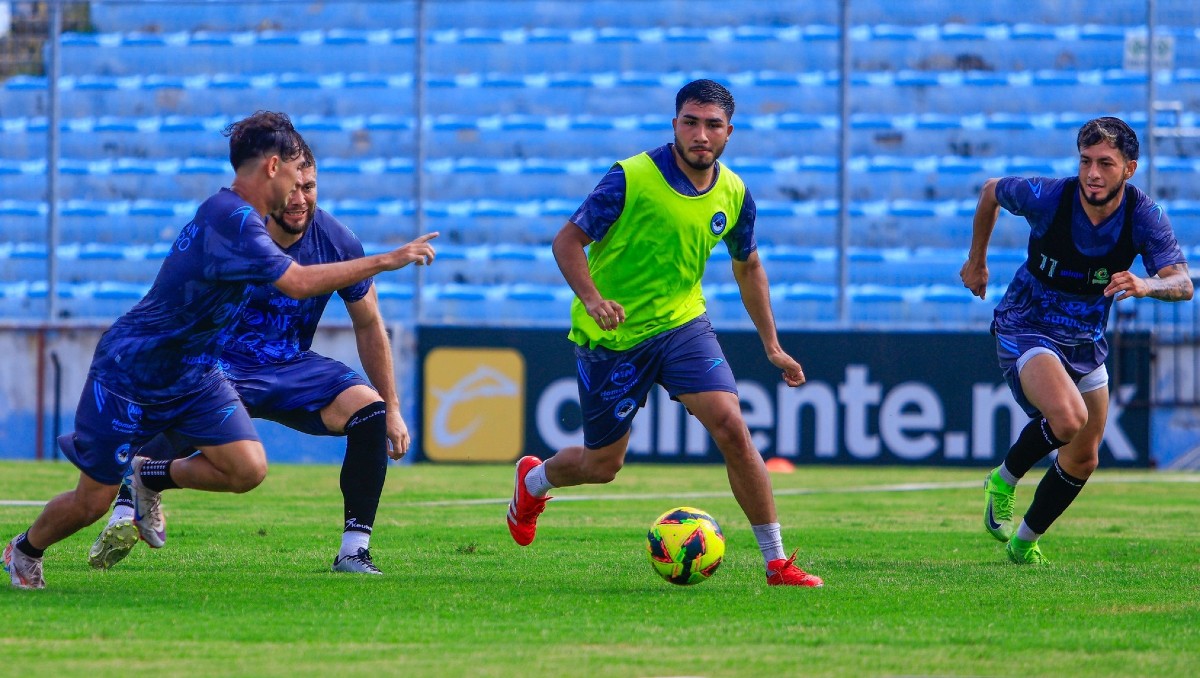 Jugadores de la Jaiba Brava se preparan para el Apertura 2025 de la Liga de Expansión.