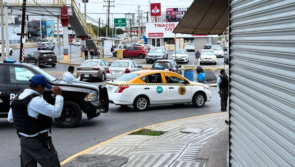 Policía de Monterrey realizó la detención en la avenida Garza Sada. | Martín Ocañas.