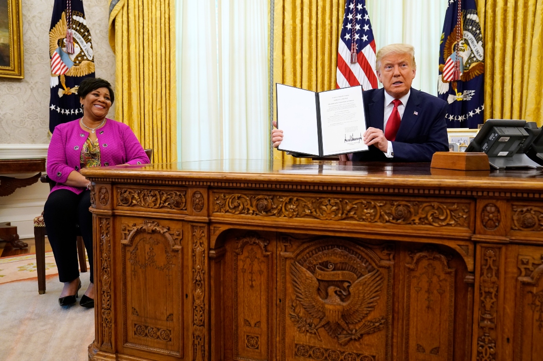 En una votación 6-3, los magistrados conservadores aceptaron el argumento del presidente Trump. |AP