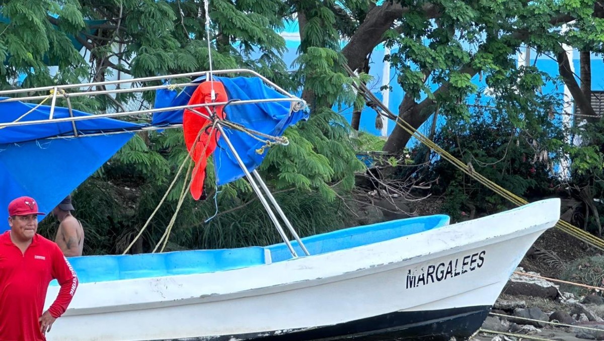 Lancha con turistas guanajuatenses zozobra en Cancuncito, Veracruz | Especial
