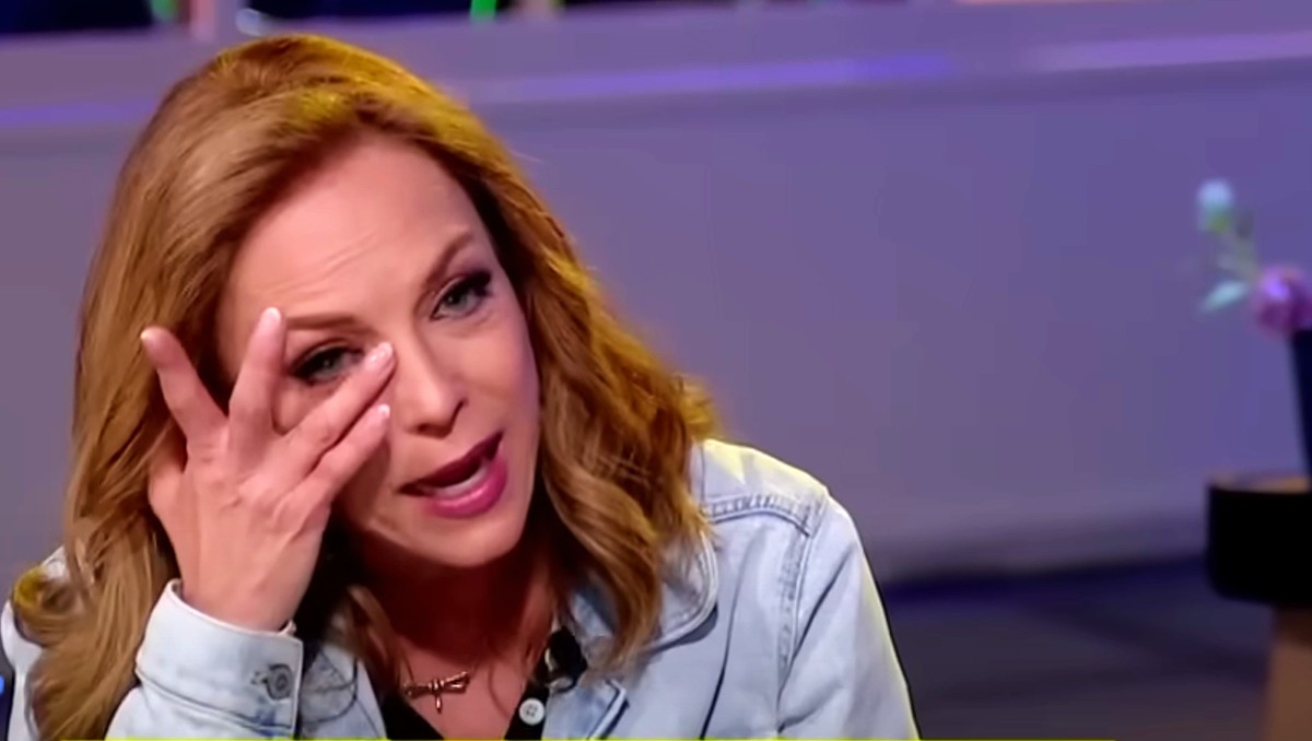 Laura Flores llorando por Lalo Salazar tras dar a conocer más detalles de su rompimiento. | De Primera Mano