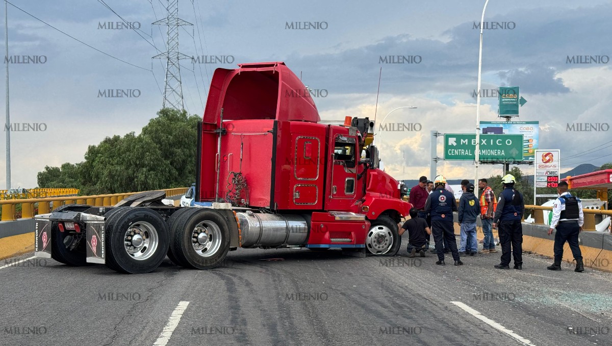 León: tráiler provoca choque múltiple tras perder el control | Víctor Muñoz