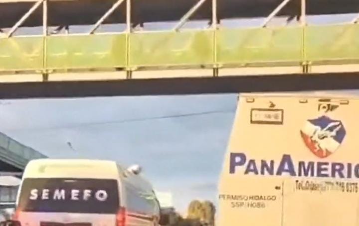 Mujer cae de puente de Tuzobús; se investigan los hechos. (Guadalupe Trejo)