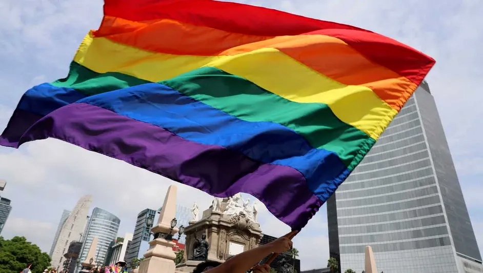 Con orgullo y colores, comunidad LGBTIQ+ se reúne en el Ángel