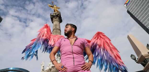 Paseo de la Reforma se llena de colores para dar inicio a la Marcha del Orgullo