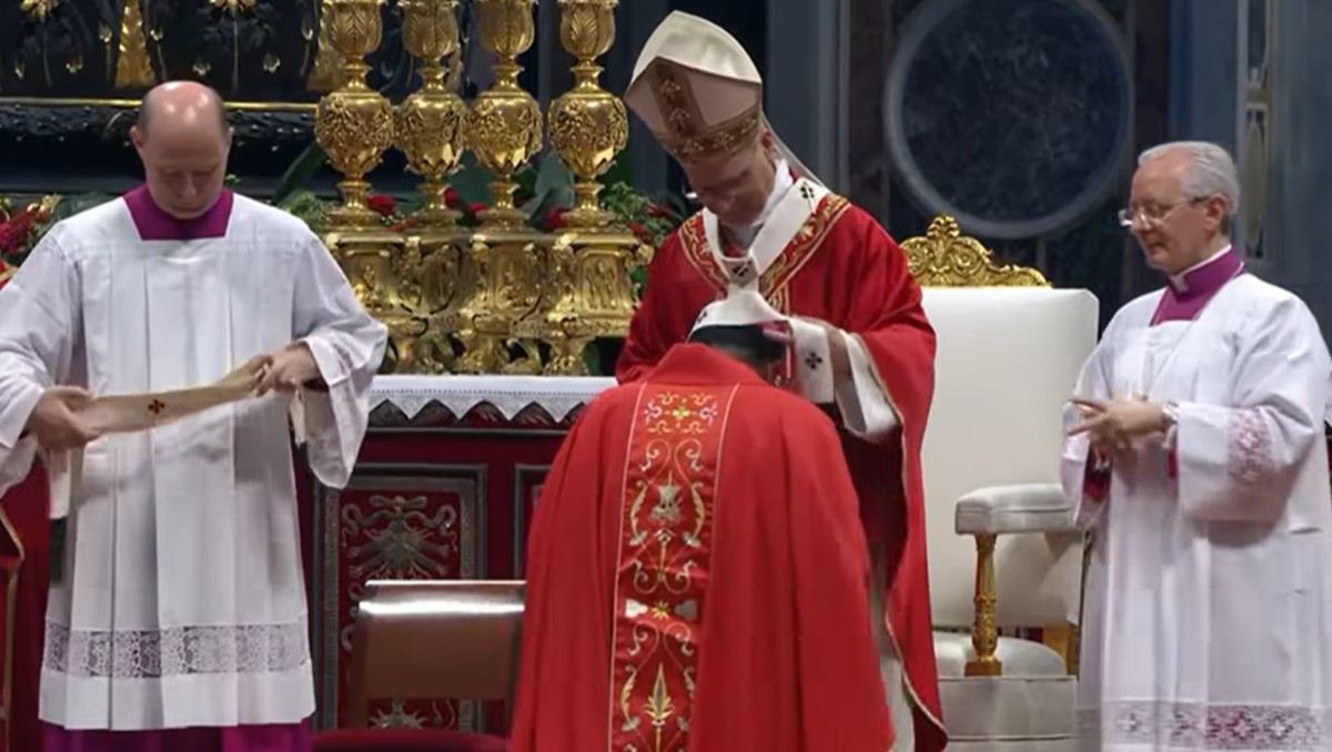 Arzobispo de León, recibió el Palio Arzobispal de manos del Papa León XIV.