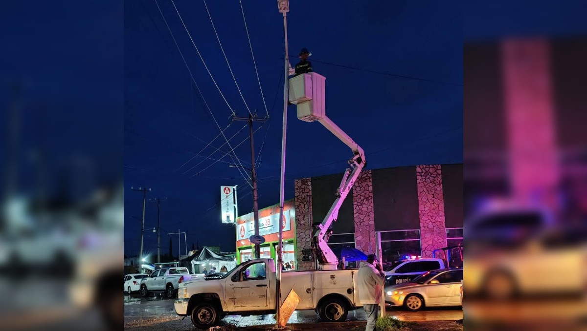 La adolescente sufrió una descarga eléctrica tras tocar un poste de alumbrado durante una tormenta