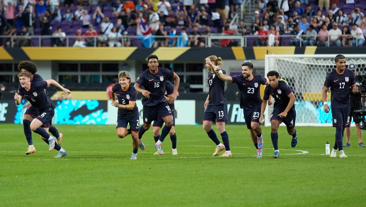 Estados Unidos vence a Costa Rica en penales y avanza a semifinales (AP)