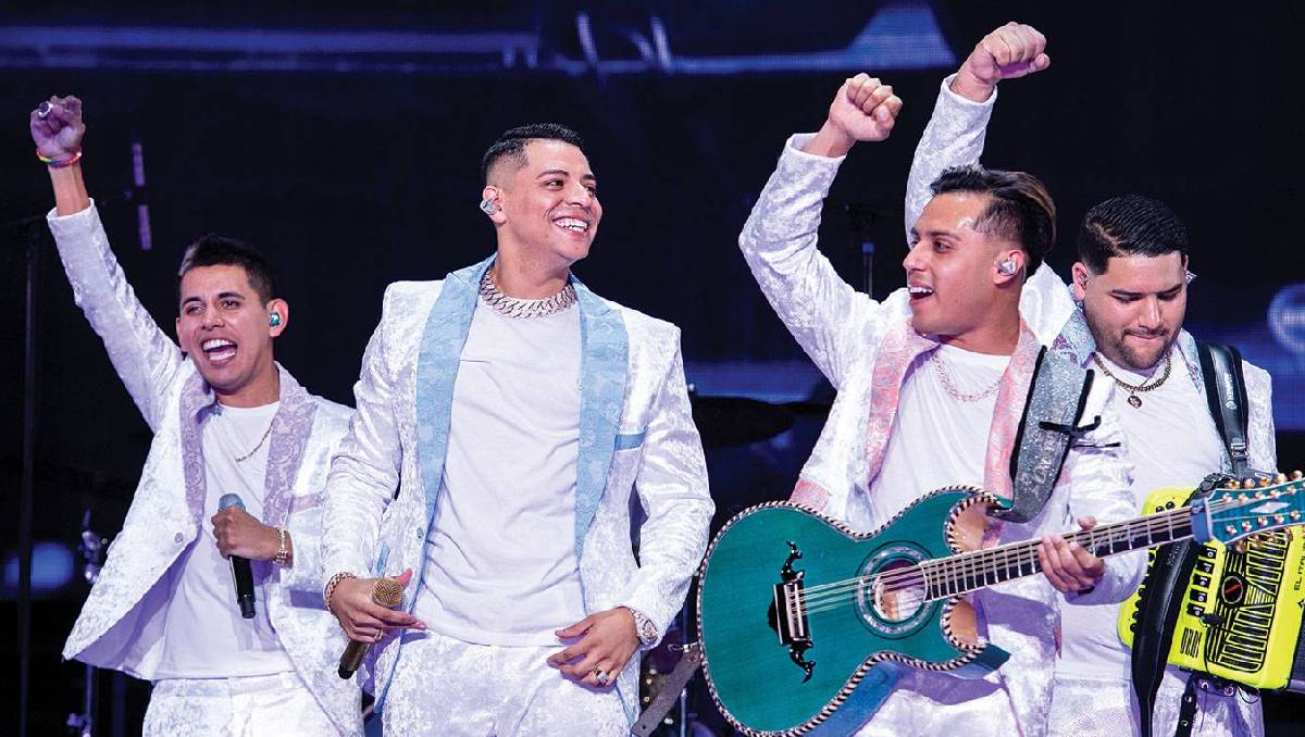 Captan pelea por supuesta infidelidad en concierto de Grupo Firme | Especial
